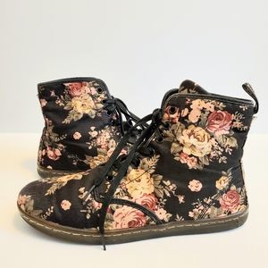Dr. Martens Floral Shoreditch Canvas Boots Size 11